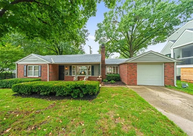 Single family home for sale at 2525 W 50th Terrace, Westwood, KS 66205 | MLS# 2644682