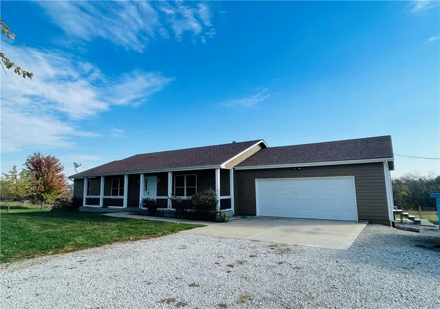 Photo 1 of Single family home for sale at 19130 255th Street, Tonganoxie, KS 66086 | MLS# 2644684 | Listing updated on 2026-10-26
