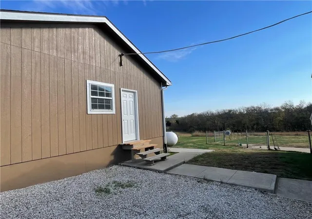Photo 1 of Single family home for sale at 19130 255th Street, Tonganoxie, KS 66086 | MLS# 2644684 | Listing updated on 2026-10-26