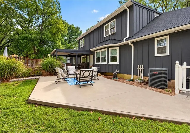 Photo 3 of Single family home for sale at 122 W Carlton St, Frontenac, KS 66763 | MLS# 2644694 | Listing updated on 2026-10-04