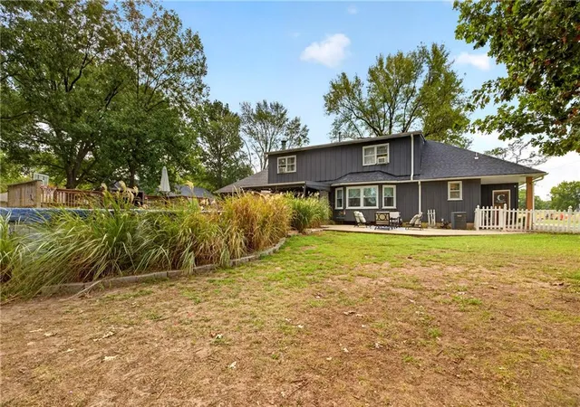 Photo 4 of Single family home for sale at 122 W Carlton St, Frontenac, KS 66763 | MLS# 2644694 | Listing updated on 2026-10-04