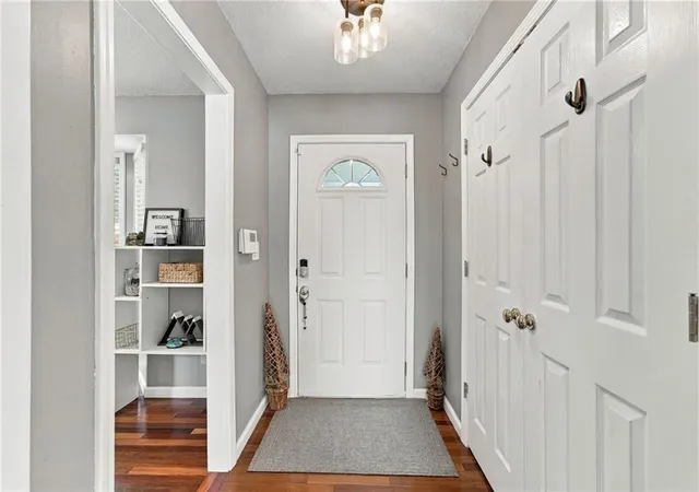 Photo 4 of Single family home for sale at 924 SW Speas Dr, Blue Springs, MO 64014 | MLS# 2644700 | Listing updated on 2026-10-03