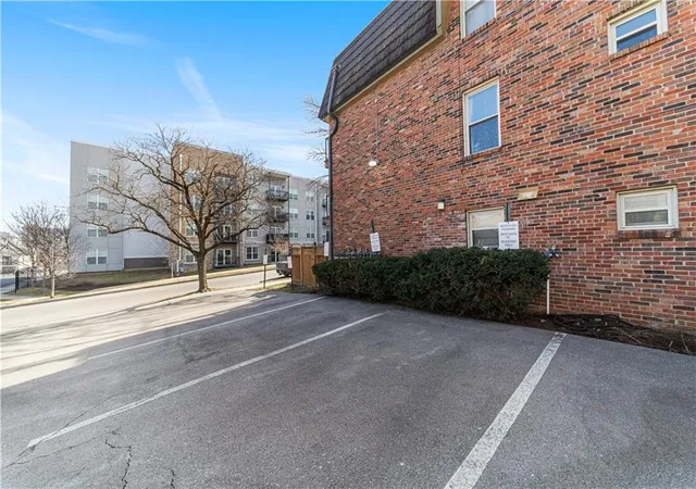 Photo 15 of Condo for sale at 4616 Holly St #3, Kansas City, MO 64112 | MLS# 2644714 | Listing updated on 2026-10-01