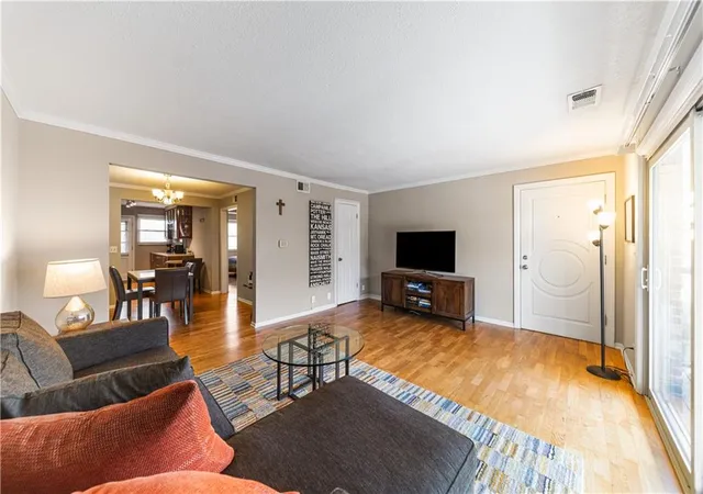 Photo 2 of Condo for sale at 4616 Holly St #3, Kansas City, MO 64112 | MLS# 2644714 | Listing updated on 2026-10-01