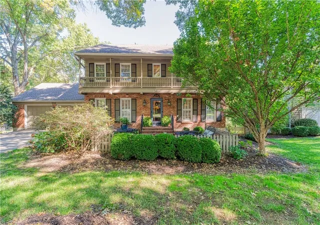 Photo 2 of Sale Pending at 5324 West 100th St, Overland Park, KS 66207 | MLS# 2644715 | Listing updated on 2026-10-16