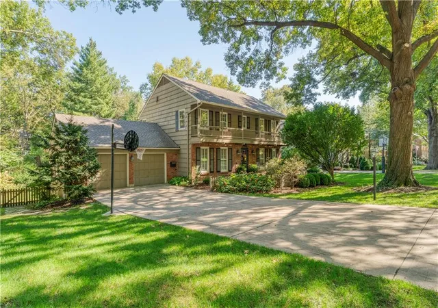 Photo 1 of Sale Pending at 5324 West 100th St, Overland Park, KS 66207 | MLS# 2644715 | Listing updated on 2026-10-16