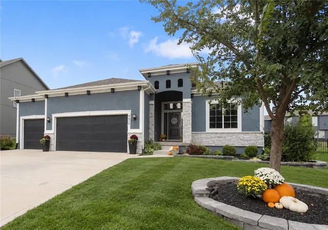 Photo 1 of Single family home for sale at 4410 Sw Amethyst Dr, Lees Summit, MO 64082 | MLS# 2644717 | Listing updated on 2026-10-02