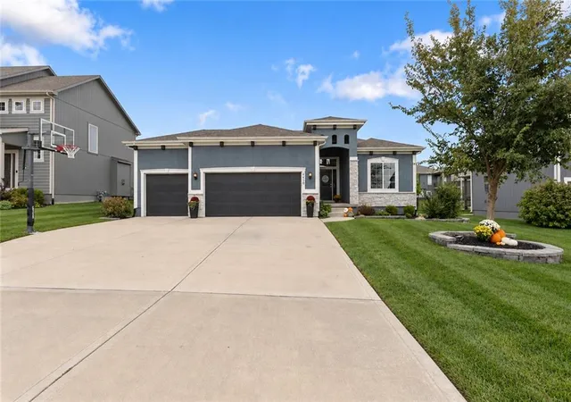 Photo 2 of Single family home for sale at 4410 Sw Amethyst Dr, Lees Summit, MO 64082 | MLS# 2644717 | Listing updated on 2026-10-02