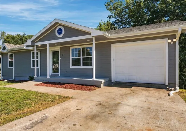 Photo 3 of Sale Pending at 314 E 17th Street, Kearney, MO 64060 | MLS# 2644718 | Listing updated on 2026-10-06