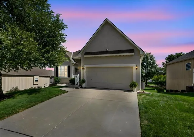 Photo 2 of Single family home for sale at 307 Alexander Crk Ct, Raymore, MO 64083 | MLS# 2644723 | Listing updated on 2026-10-07