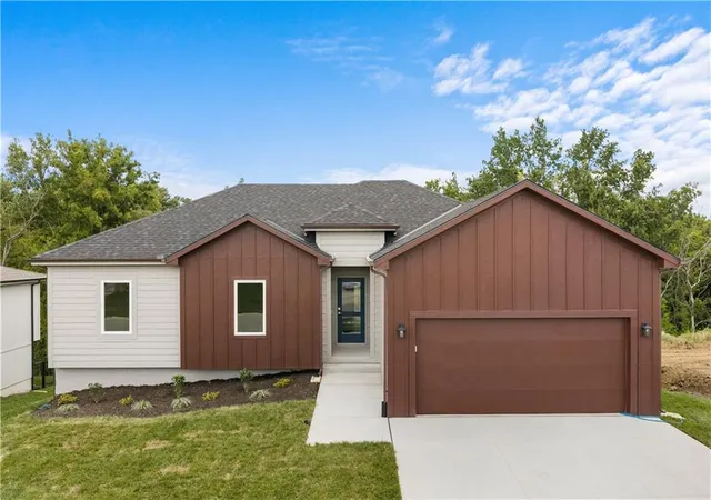 Photo 1 of Single family home for sale at 612 Se 21st Street, Oak Grove, MO 64075 | MLS# 2644725 | Listing updated on 2026-10-03