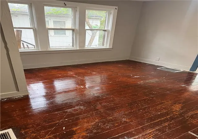 Photo 4 of House for sale at 332 Mersington Ave, Kansas City, MO 64124 | MLS# 2644727 | Listing updated on 2026-10-29