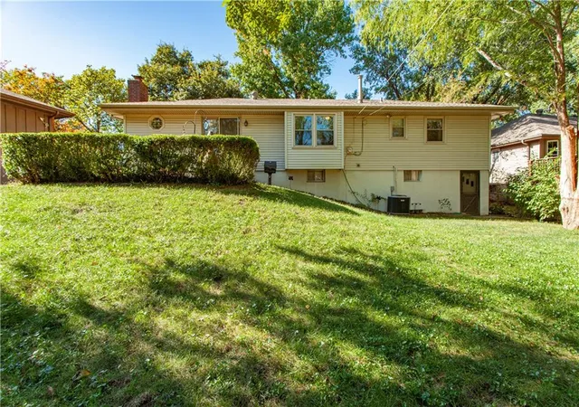 Photo 3 of Single family home for sale at 1913 Colony Ln, Independence, MO 64058 | MLS# 2644732 | Listing updated on 2026-10-08