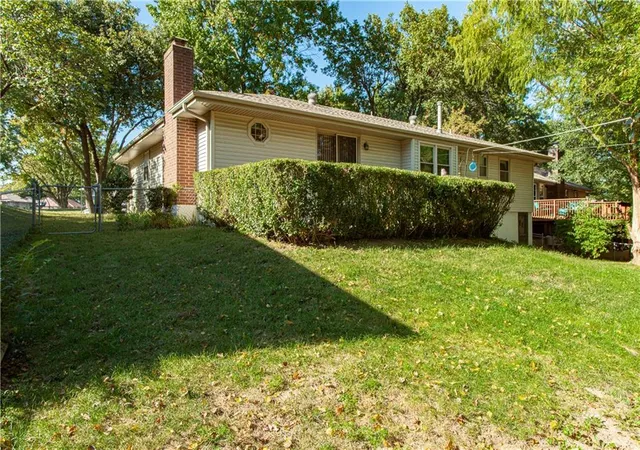 Photo 4 of Single family home for sale at 1913 Colony Ln, Independence, MO 64058 | MLS# 2644732 | Listing updated on 2026-10-08