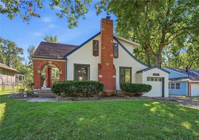 Single family home for sale at 9009 E 68th Street, Raytown, MO 64133 | MLS# 2644739
