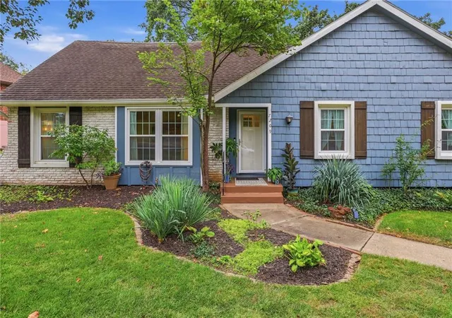 Photo 1 of Single family home for sale at 7209 W 54th Street, Overland Park, KS 66202 | MLS# 2644744 | Listing updated on 2026-10-01
