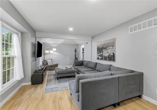 Photo 4 of Single family home for sale at 7209 W 54th Street, Overland Park, KS 66202 | MLS# 2644744 | Listing updated on 2026-10-01