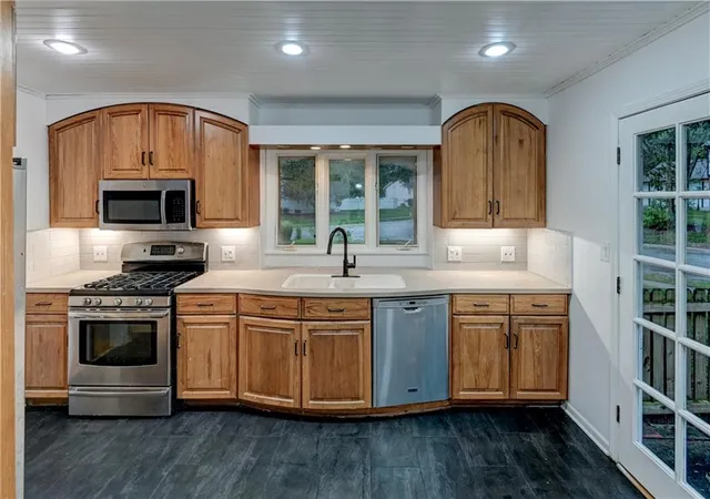 Photo 2 of Single family home for sale at 520 S Meadowbrook Ln, Olathe, KS 66062 | MLS# 2644746 | Listing updated on 2026-10-01