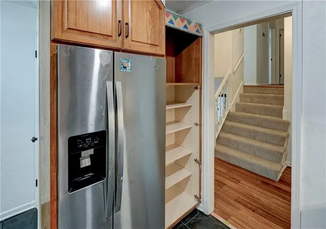 Photo 4 of Single family home for sale at 520 S Meadowbrook Ln, Olathe, KS 66062 | MLS# 2644746 | Listing updated on 2026-10-01