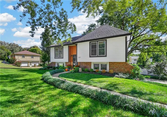 Photo 2 of Single family home for sale at 517 S Franklin St, Raymore, MO 64083 | MLS# 2644748 | Listing updated on 2026-10-08