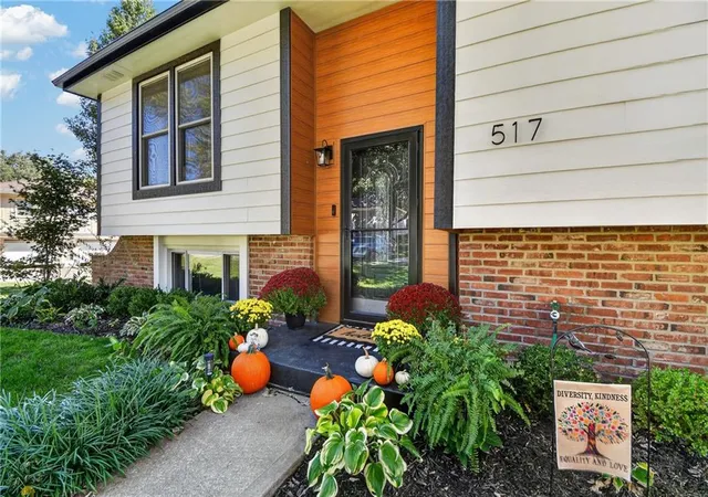 Photo 3 of Single family home for sale at 517 S Franklin St, Raymore, MO 64083 | MLS# 2644748 | Listing updated on 2026-10-08