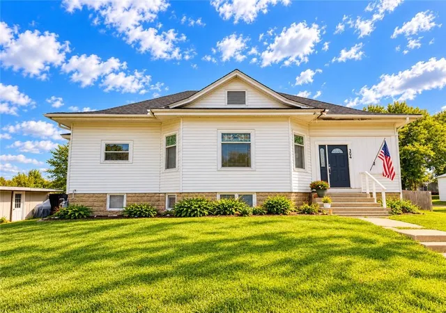 Photo 3 of Sale Pending at 304 N Main St, Leeton, MO 64761 | MLS# 2644750 | Listing updated on 2026-10-08