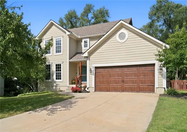 Photo 2 of Single family home for sale at 21488 W 121st Terrace, Olathe, KS 66061 | MLS# 2644751 | Listing updated on 2026-10-09
