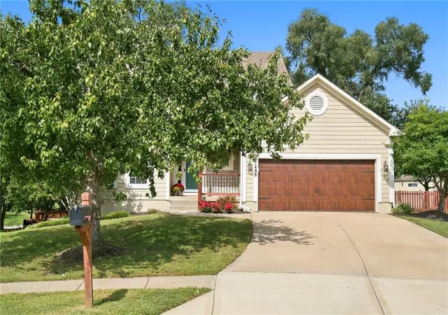 Photo 3 of Single family home for sale at 21488 W 121st Terrace, Olathe, KS 66061 | MLS# 2644751 | Listing updated on 2026-10-09