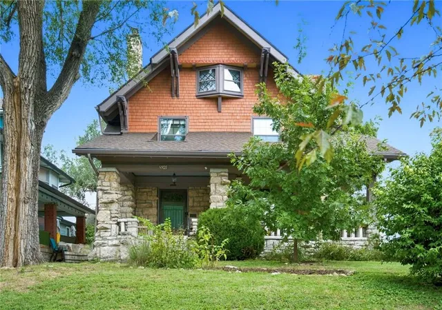 Photo 2 of Single family home for sale at 3341 Campbell St, Kansas City, MO 64109 | MLS# 2644752 | Listing updated on 2026-10-08