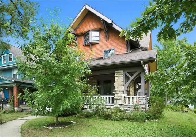 Photo 3 of Single family home for sale at 3341 Campbell St, Kansas City, MO 64109 | MLS# 2644752 | Listing updated on 2026-10-08