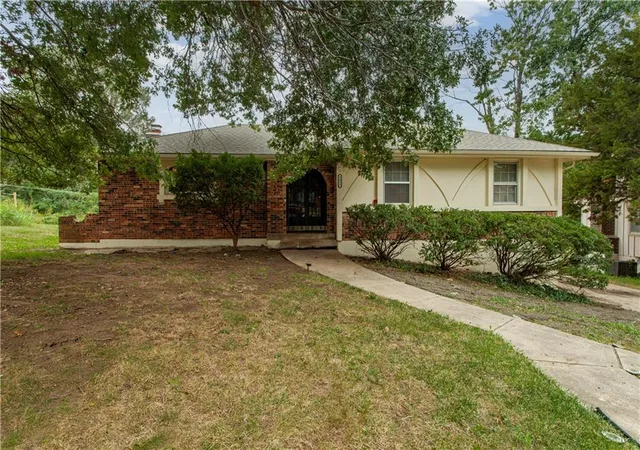 Single family home for sale at E 56th Terrace, Kansas City, MO 64129 | MLS# 2644757