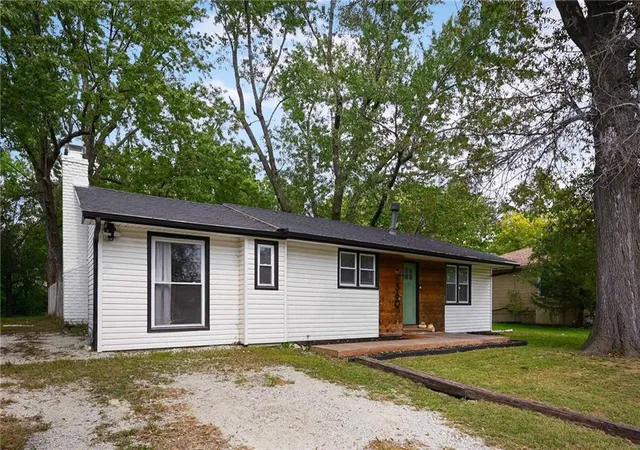 Photo 20 of Single family home for sale at 360 S Peculiar Dr, Peculiar, MO 64078 | MLS# 2644762 | Listing updated on 2026-10-17