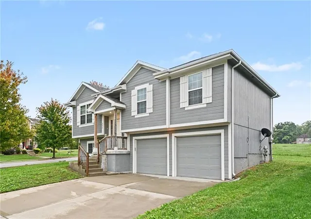 Photo 1 of Single family home for sale at 200 Elissa Dr, Raymore, MO 64083 | MLS# 2644763 | Listing updated on 2026-10-03