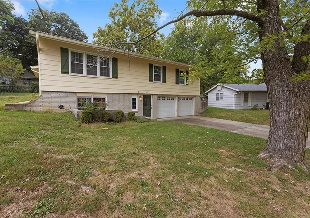 Photo 1 of Single family home for sale at 1701 Richmond Dr, Pleasant Hill, MO 64080 | MLS# 2644764 | Listing updated on 2026-10-01