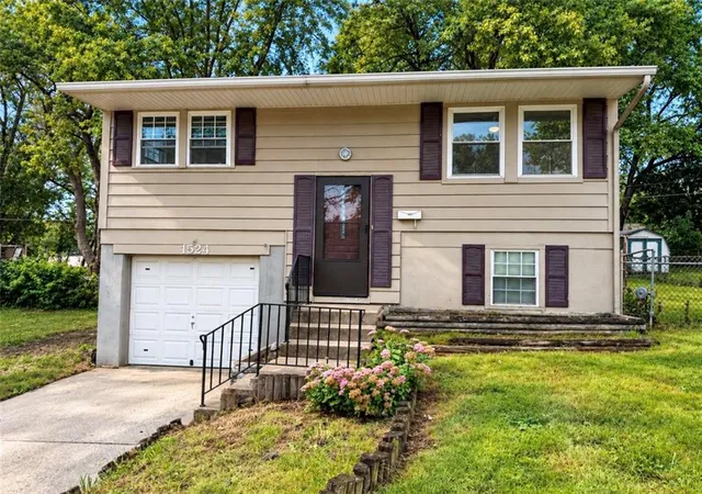 Photo 1 of Single family home for sale at 1524 N Seminole Dr, Independence, MO 64058 | MLS# 2644766 | Listing updated on 2026-10-08