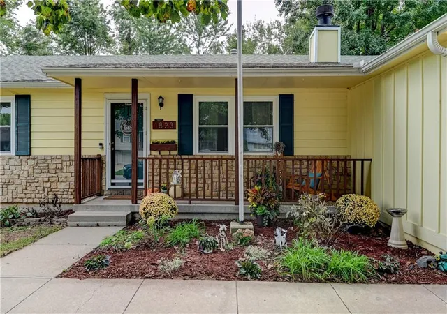 Photo 2 of Single family home for sale at 1823 Ne Mckee Ln, Lees Summit, MO 64086 | MLS# 2644767 | Listing updated on 2026-10-02