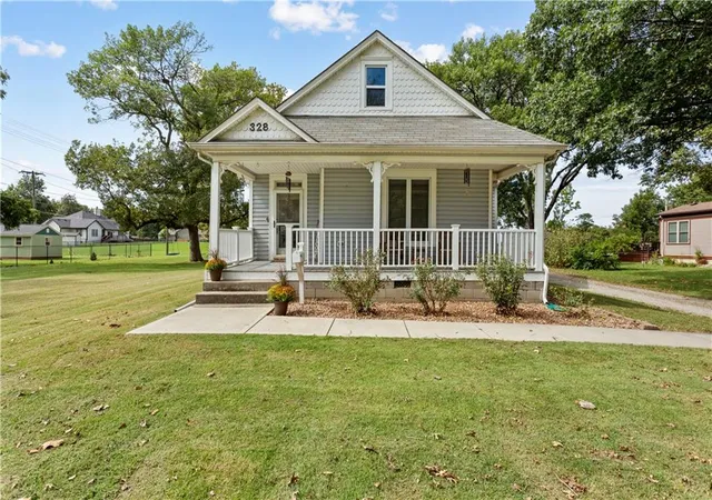 Photo 3 of Single family home for sale at 328 S Ash St, Ottawa, KS 66067 | MLS# 2644779 | Listing updated on 2026-10-01