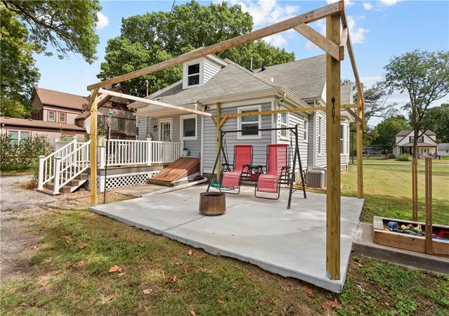 Photo 3 of Single family home for sale at 328 S Ash St, Ottawa, KS 66067 | MLS# 2644779 | Listing updated on 2026-10-01