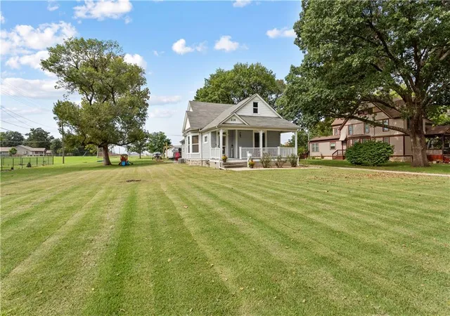 Photo 4 of Single family home for sale at 328 S Ash St, Ottawa, KS 66067 | MLS# 2644779 | Listing updated on 2026-10-01