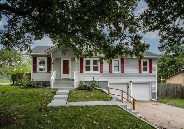 Photo 1 of Sale Pending at 4201 Arlington Ave, Kansas City, MO 64133 | MLS# 2644780 | Listing updated on 2026-10-04