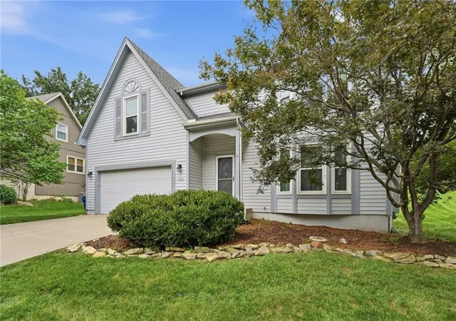 Single family home for sale at 1404 Dartmouth Dr, Liberty, MO 64068 | MLS# 2644781