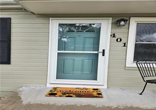 Photo 2 of Single family home for sale at 401 Sw Madison St, Lees Summit, MO 64063 | MLS# 2644784 | Listing updated on 2026-10-09