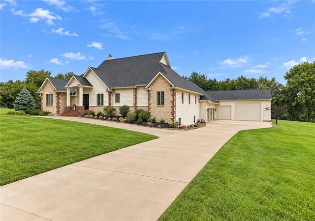 Photo 3 of Mansion for sale at 17877 Bond Ave, Shawnee Mission, KS 66221 | MLS# 2644786 | Listing updated on 2026-10-03