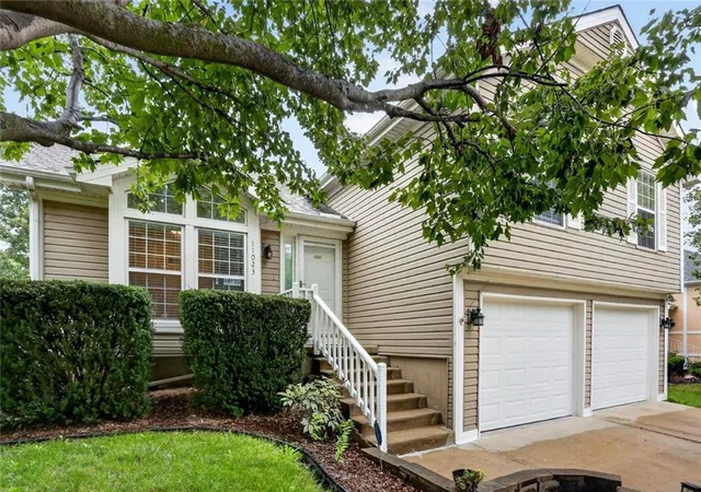 Photo 2 of Single family home for sale at 11023 N Baltimore Ave, Kansas City, MO 64155 | MLS# 2644790 | Listing updated on 2026-10-06