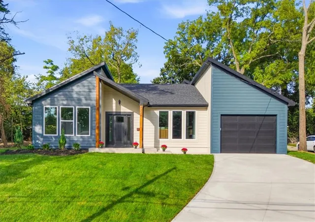Single family home for sale at 4126 Lloyd St, Kansas City, KS 66103 | MLS# 2644793