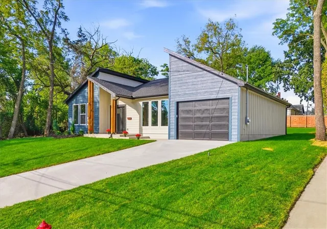 Photo 2 of Single family home for sale at 4126 Lloyd St, Kansas City, KS 66103 | MLS# 2644793 | Listing updated on 2026-10-01