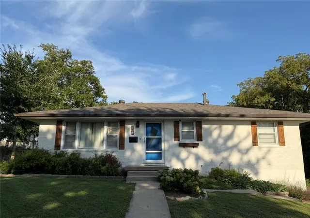 Photo 2 of Single family home for sale at 117 Waller St, Excelsior Springs, MO 64024 | MLS# 2644797 | Listing updated on 2026-10-08