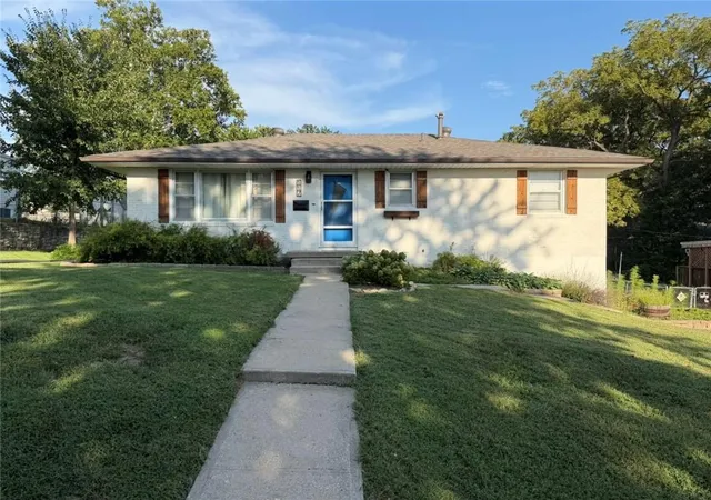 Photo 3 of Single family home for sale at 117 Waller St, Excelsior Springs, MO 64024 | MLS# 2644797 | Listing updated on 2026-10-08