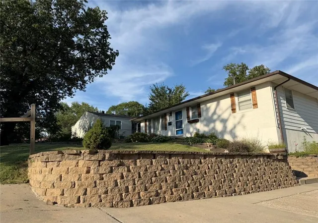 Photo 3 of Single family home for sale at 117 Waller St, Excelsior Springs, MO 64024 | MLS# 2644797 | Listing updated on 2026-10-08