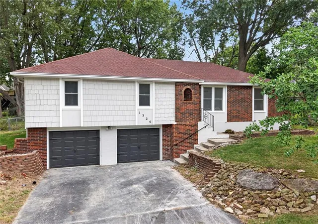 Photo 1 of Single family home for sale at 1324 Sw 22nd Street, Blue Springs, MO 64015 | MLS# 2644800 | Listing updated on 2026-10-03